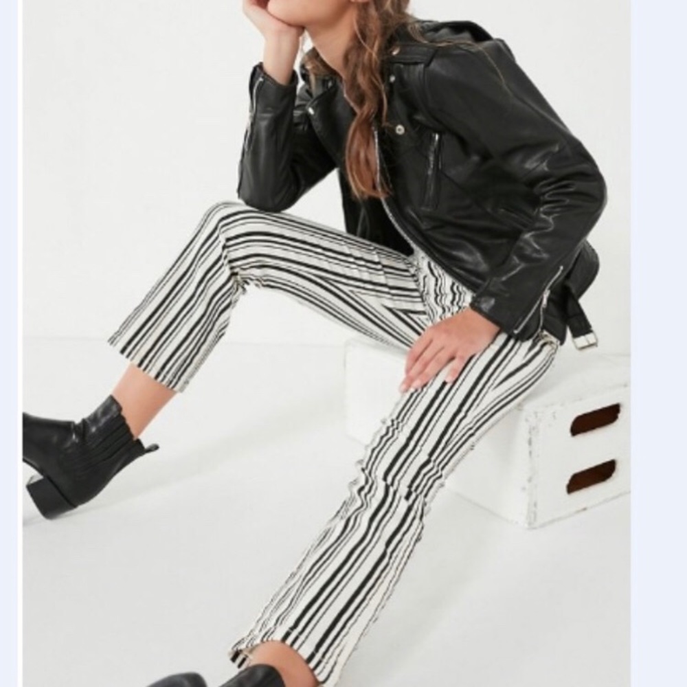 Urban Outfitters Women’s BDG High-Rise Cropped